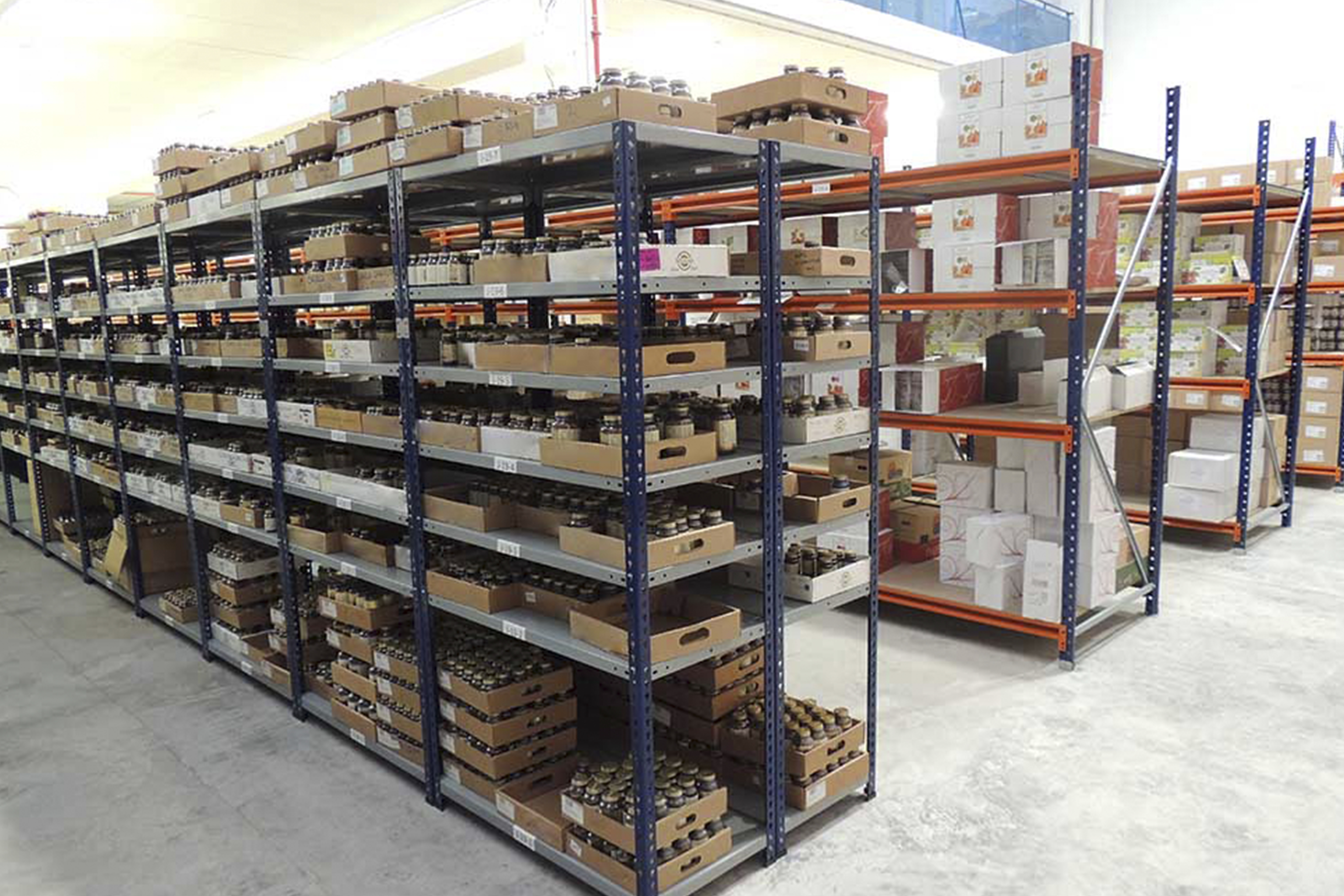 Tipos de estanterías industriales para almacén: Clasificación y